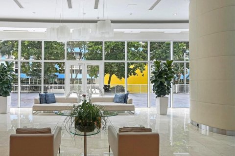 Apartamento en alquiler en Miami, Florida, 2 dormitorios, 127 m2 № 2077392 - foto 17