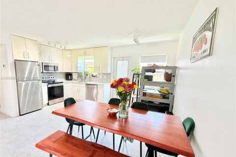Condo in Hollywood, Florida, 1 bedroom № 2192442 - photo 4