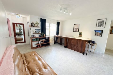 Condo in Hollywood, Florida, 1 bedroom № 2192442 - photo 7