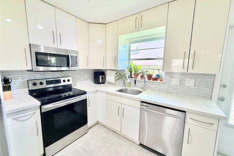 Condo in Hollywood, Florida, 1 bedroom № 2192442