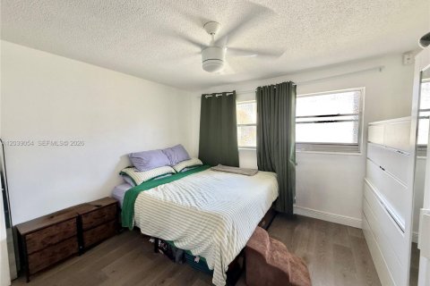 Condo in Hollywood, Florida, 1 bedroom № 2192442 - photo 17