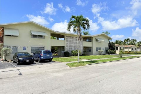 Condo in Hollywood, Florida, 1 bedroom № 2192442 - photo 30