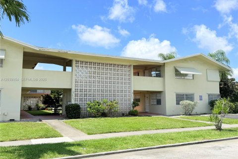 Condo in Hollywood, Florida, 1 bedroom № 2192442 - photo 29