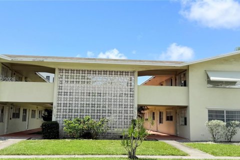 Condo in Hollywood, Florida, 1 bedroom № 2192442 - photo 28
