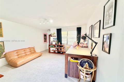Condo in Hollywood, Florida, 1 bedroom № 2192442 - photo 10