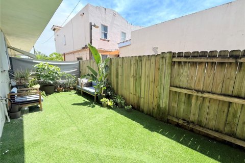 Condo in Hollywood, Florida, 1 bedroom № 2192442 - photo 12