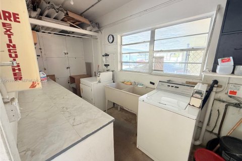 Condo in Hollywood, Florida, 1 bedroom № 2192442 - photo 23