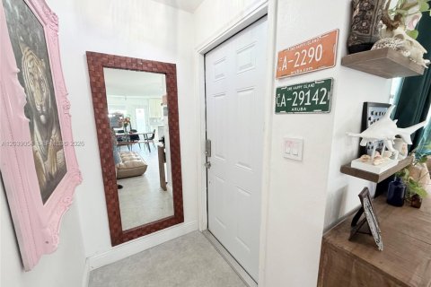 Condo in Hollywood, Florida, 1 bedroom № 2192442 - photo 6