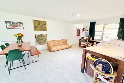 Condo in Hollywood, Florida, 1 bedroom № 2192442 - photo 3