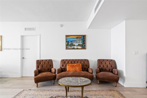 Condo in Miami, Florida, 3 bedrooms  № 1920490 - photo 8
