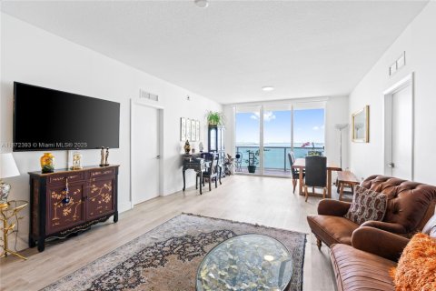 Condo in Miami, Florida, 3 bedrooms  № 1920490 - photo 5