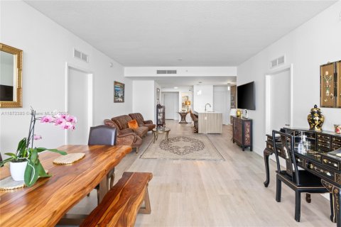 Condo in Miami, Florida, 3 bedrooms  № 1920490 - photo 7