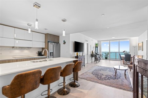 Condo in Miami, Florida, 3 bedrooms  № 1920490 - photo 2