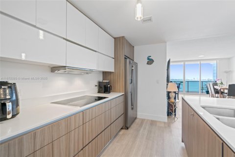 Condo in Miami, Florida, 3 bedrooms  № 1920490 - photo 13