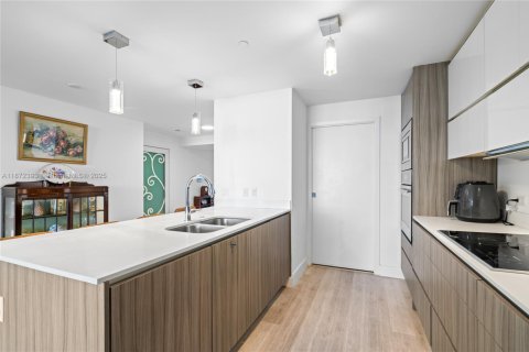 Condo in Miami, Florida, 3 bedrooms  № 1920490 - photo 12