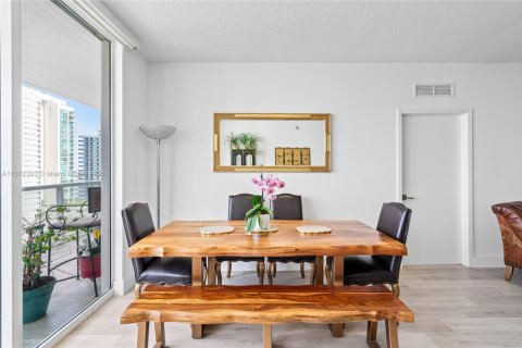 Condo in Miami, Florida, 3 bedrooms  № 1920490 - photo 3