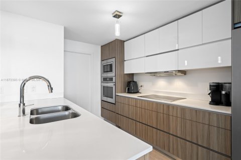 Condo in Miami, Florida, 3 bedrooms  № 1920490 - photo 11