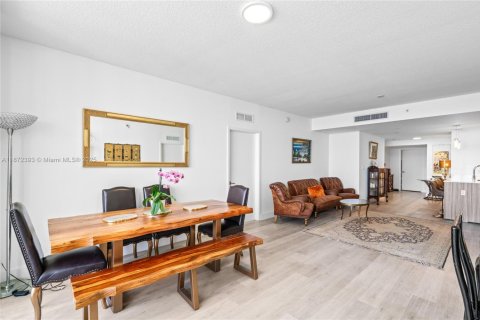 Condo in Miami, Florida, 3 bedrooms  № 1920490 - photo 15