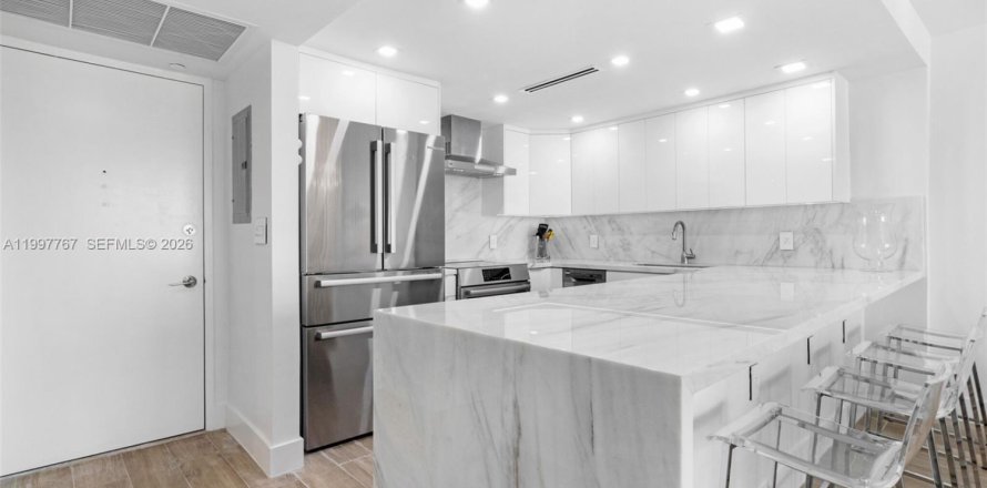 Condo in Miami Beach, Florida, 1 bedroom  № 2060801
