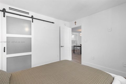 Condo in Miami Beach, Florida, 1 bedroom  № 2060801 - photo 19