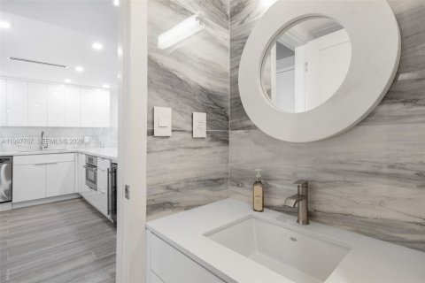 Condo in Miami Beach, Florida, 1 bedroom  № 2060801 - photo 26