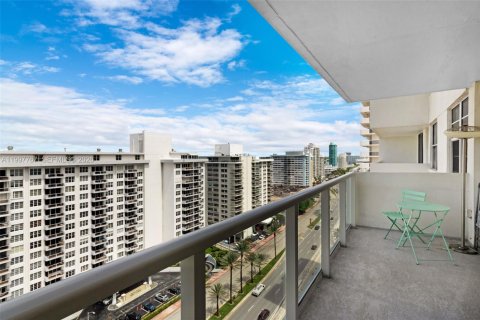 Condo in Miami Beach, Florida, 1 bedroom  № 2060801 - photo 30