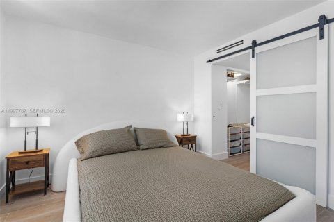 Condo in Miami Beach, Florida, 1 bedroom  № 2060801 - photo 11