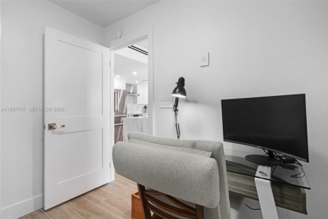 Condo in Miami Beach, Florida, 1 bedroom  № 2060801 - photo 25