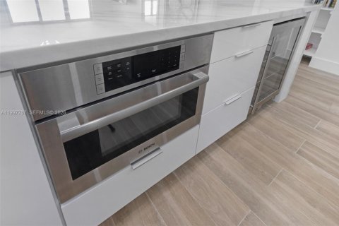 Condo in Miami Beach, Florida, 1 bedroom  № 2060801 - photo 9