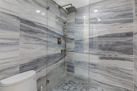 Condo in Miami Beach, Florida, 1 bedroom  № 2060801 - photo 29