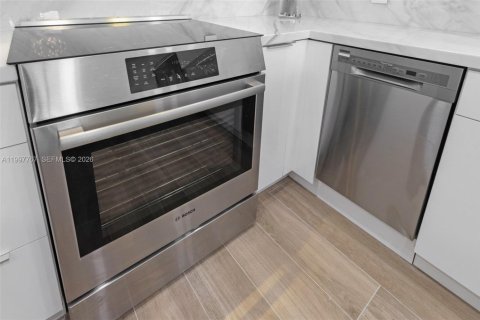 Condo in Miami Beach, Florida, 1 bedroom  № 2060801 - photo 8