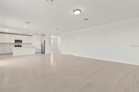 House in Haines City, Florida 4 bedrooms, 249.63 sq.m. № 1917730 - photo 6
