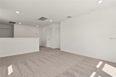 House in Haines City, Florida 4 bedrooms, 249.63 sq.m. № 1917730 - photo 12