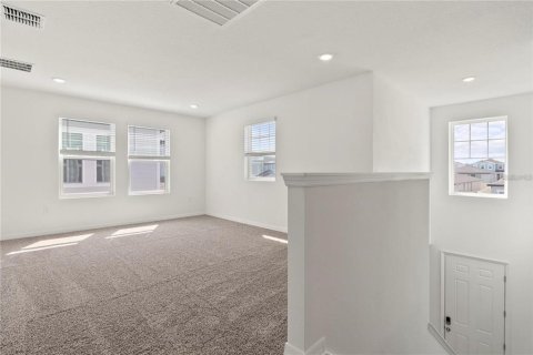 House in Haines City, Florida 4 bedrooms, 249.63 sq.m. № 1917730 - photo 11