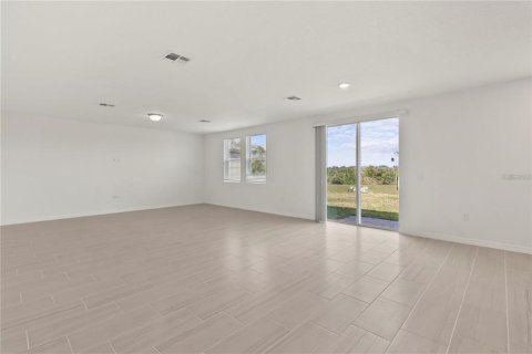 House in Haines City, Florida 4 bedrooms, 249.63 sq.m. № 1917730 - photo 7