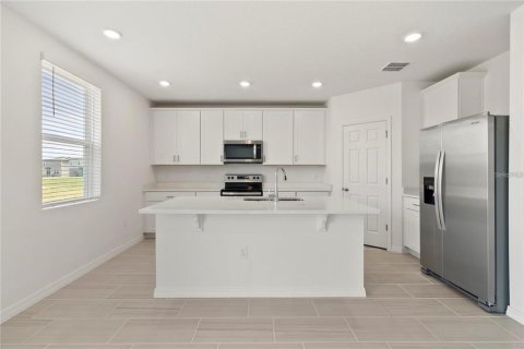 House in Haines City, Florida 4 bedrooms, 249.63 sq.m. № 1917730 - photo 4
