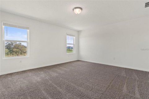 House in Haines City, Florida 4 bedrooms, 249.63 sq.m. № 1917730 - photo 13