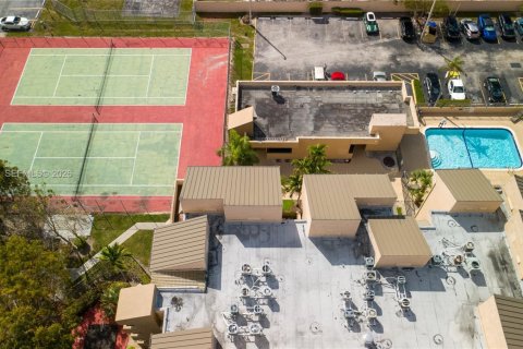 Condo in Miami, Florida, 1 bedroom  № 2046842 - photo 10