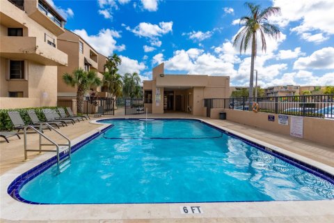 Condo in Miami, Florida, 1 bedroom  № 2046842 - photo 15