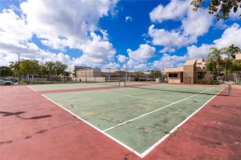 Condo in Miami, Florida, 1 bedroom  № 2046842 - photo 18