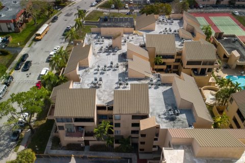 Condo in Miami, Florida, 1 bedroom  № 2046842 - photo 9