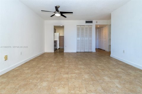 Condo in Miami, Florida, 1 bedroom  № 2046842 - photo 26