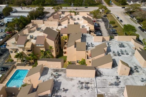 Condo in Miami, Florida, 1 bedroom  № 2046842 - photo 5