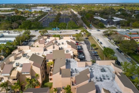Condo in Miami, Florida, 1 bedroom  № 2046842 - photo 7