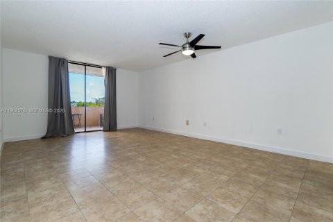 Condo in Miami, Florida, 1 bedroom  № 2046842 - photo 25