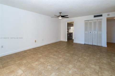 Condo in Miami, Florida, 1 bedroom  № 2046842 - photo 27