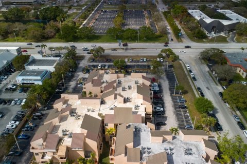 Condo in Miami, Florida, 1 bedroom  № 2046842 - photo 6