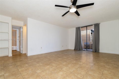 Condo in Miami, Florida, 1 bedroom  № 2046842 - photo 24