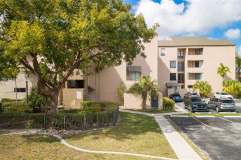 Condo in Miami, Florida, 1 bedroom  № 2046842 - photo 14