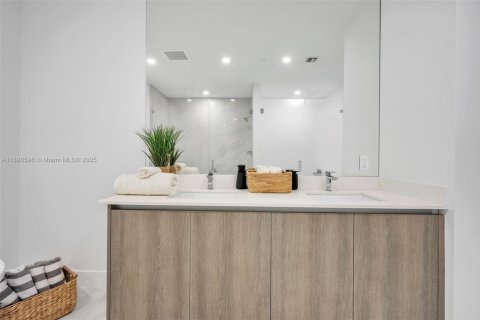 Appartement à louer à Sunny Isles Beach, Floride: 2 chambres, 126.44 m2 № 1948185 - photo 17